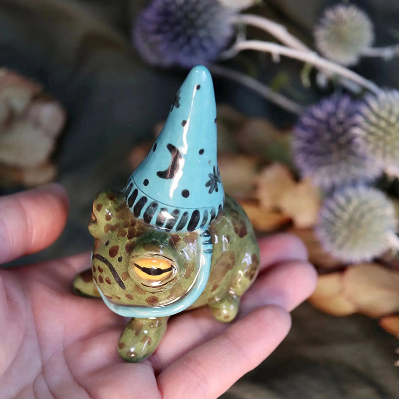 Witch Hat Little Frog Statue R - Bonsai Garden Art ulasan dan harga
